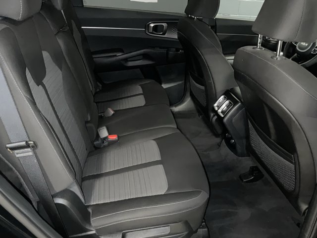 Used 2023 Kia Sorento LX FWD image 8