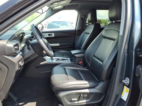 Used 2024 Ford Explorer XLT w/ Equipment Group 202A AWD/4WD image 18