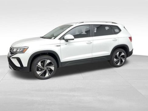 Certified 2024 Volkswagen Taos SE AWD/4WD image 7