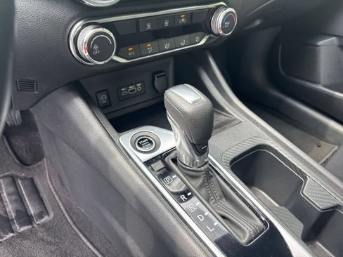 Used 2025 Nissan Sentra SV FWD image 36