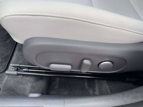 Certified 2025 Hyundai Kona SEL FWD image 17