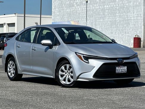 Used 2023 Toyota Corolla LE image 2