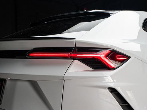 Used 2022 Lamborghini Urus AWD/4WD image 17