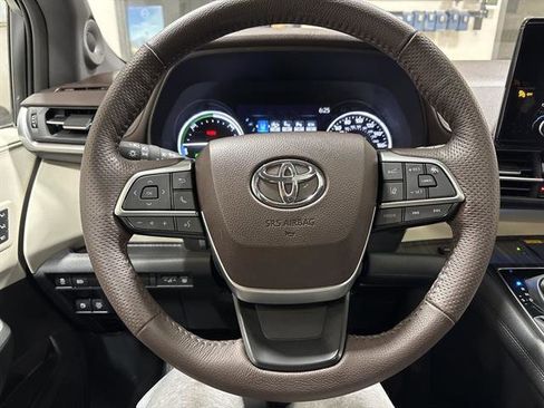 Used 2024 Toyota Sienna Platinum image 15
