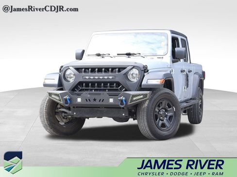 Used 2024 Jeep Gladiator Sport AWD/4WD image 1