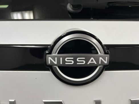 Used 2025 Nissan Pathfinder Platinum AWD/4WD image 32