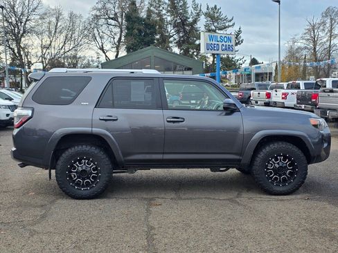 Used 2015 Toyota 4Runner SR5 image 5