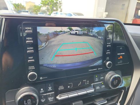 Used 2022 Toyota Highlander LE FWD image 25