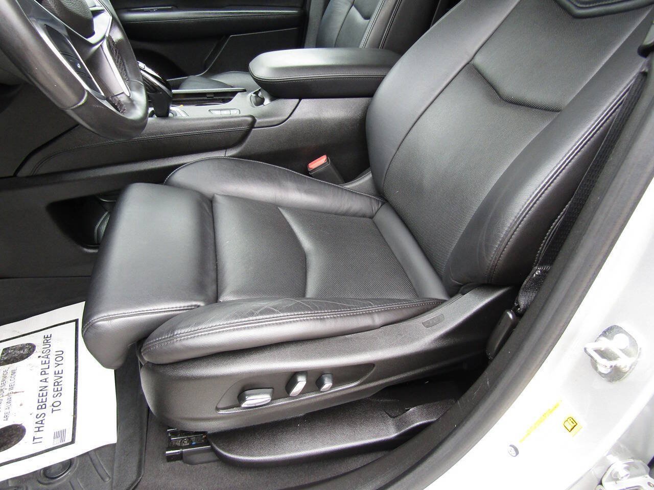 Used 2017 Cadillac XT5 Luxury AWD/4WD image 10