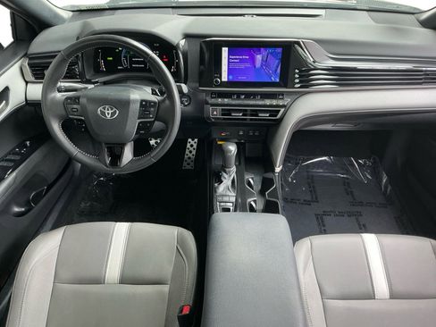 Used 2025 Toyota Camry SE image 10
