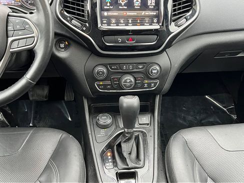 Used 2019 Jeep Cherokee Limited image 13