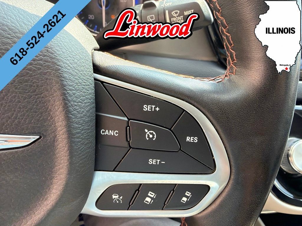 Used 2020 Chrysler Pacifica Touring-L Plus w/ Advanced Safetytec Group FWD image 21