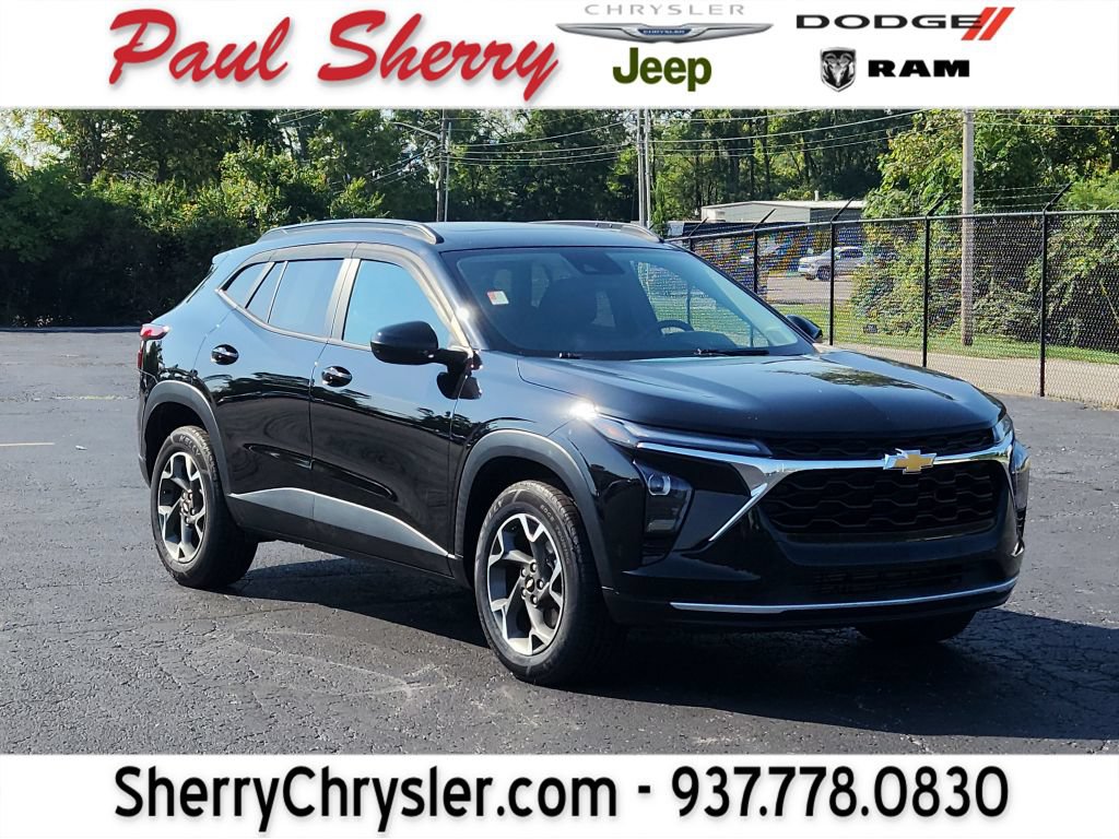 Used 2024 Chevrolet Trax LT w/ Sunroof Package FWD image 1