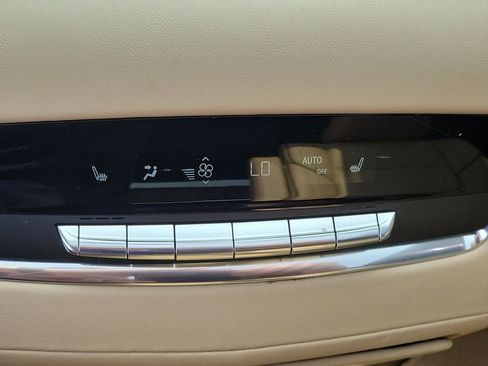 Used 2022 Cadillac Escalade ESV Premium Luxury AWD/4WD image 15