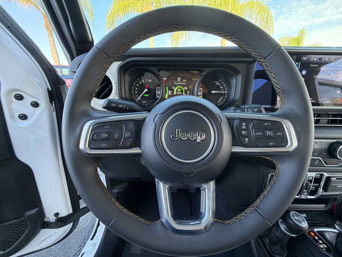 Used 2024 Jeep Wrangler Unlimited Sahara w/ Technology Group AWD/4WD image 29
