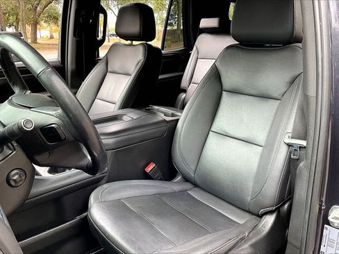 Used 2022 Chevrolet Tahoe Z71 w/ Luxury Package image 18