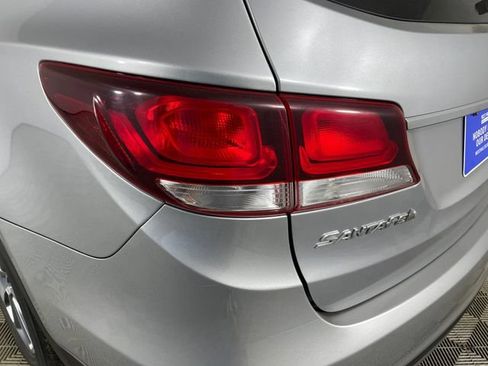 Used 2017 Hyundai Santa Fe SE AWD/4WD image 19