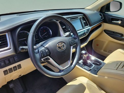 Used 2018 Toyota Highlander Limited FWD image 26