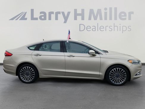 Used 2017 Ford Fusion SE w/ Fusion SE Technology Package image 6