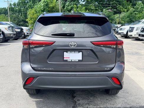 Used 2020 Toyota Highlander XLE FWD image 5
