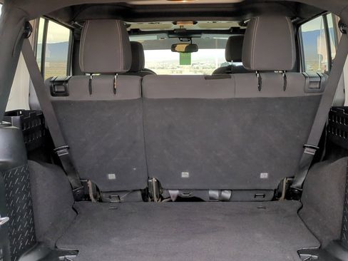 Used 2018 Jeep Wrangler Unlimited Sahara image 27