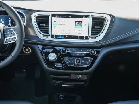 New 2026 Chrysler Pacifica Select image 14