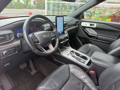 Used 2022 Ford Explorer Platinum w/ Technology Package AWD/4WD image 9