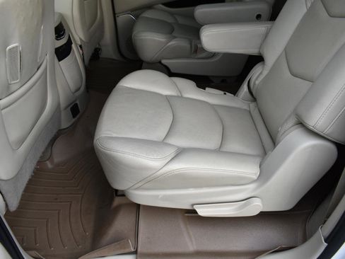 Used 2020 Cadillac Escalade ESV Premium Luxury image 26