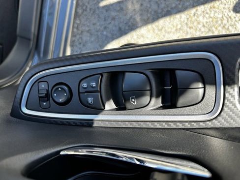 New 2025 Nissan Versa SR w/ Trunk Package image 19