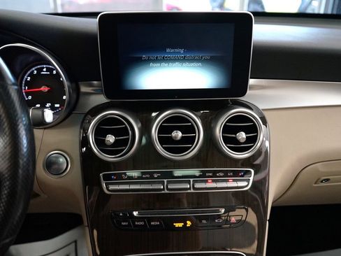 Used 2017 Mercedes-Benz GLC 300 4MATIC image 6