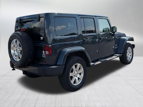 Used 2017 Jeep Wrangler Unlimited Sahara w/ Max Tow Package AWD/4WD image 5