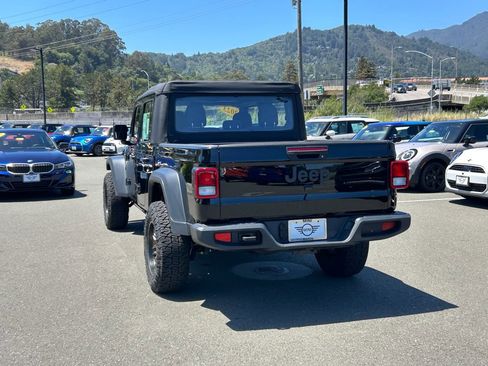 Used 2023 Jeep Gladiator Sport AWD/4WD image 3
