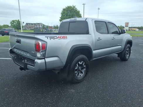 Used 2023 Toyota Tacoma TRD Off-Road w/ TRD Premium Off Road Package AWD/4WD image 4