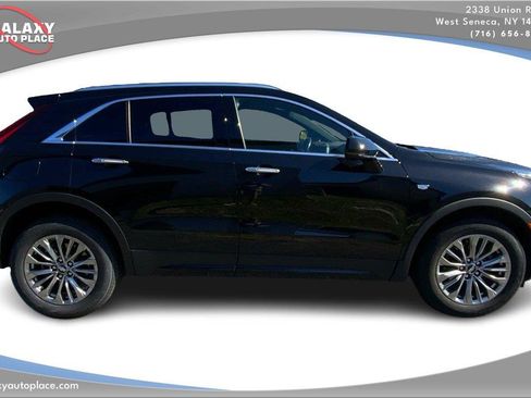 Used 2024 Cadillac XT4 Premium Luxury AWD/4WD image 4
