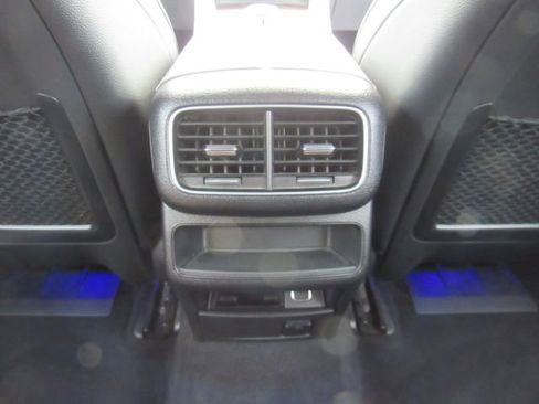 Used 2021 Mercedes-Benz GLE 350 w/ Premium Package image 28