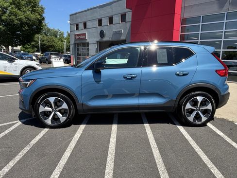 Used 2025 Volvo XC40 B5 Plus AWD/4WD image 4