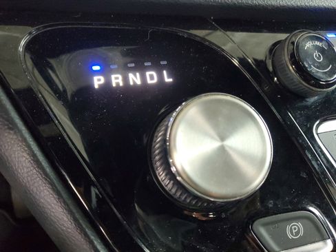 Used 2020 Chrysler Pacifica Touring-L Plus FWD image 30