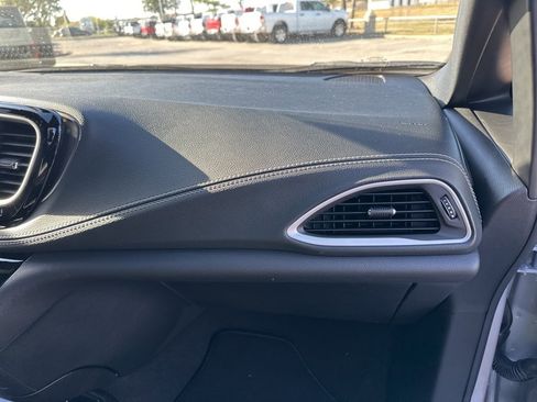 New 2026 Chrysler Pacifica Select image 53