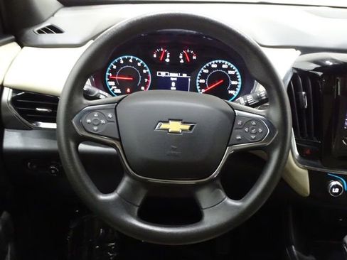 Used 2023 Chevrolet Traverse LS image 23