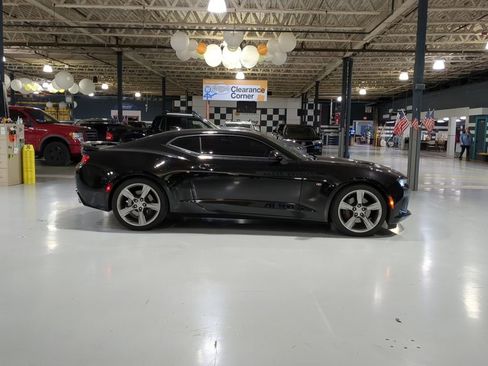 Used 2018 Chevrolet Camaro SS image 6