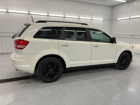 Used 2020 Dodge Journey SE w/ Blacktop Package FWD image 3