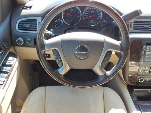 Used 2013 GMC Yukon XL Denali AWD/4WD image 5