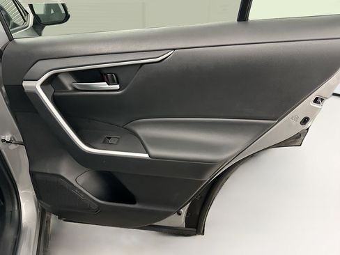Used 2025 Toyota RAV4 XLE image 33