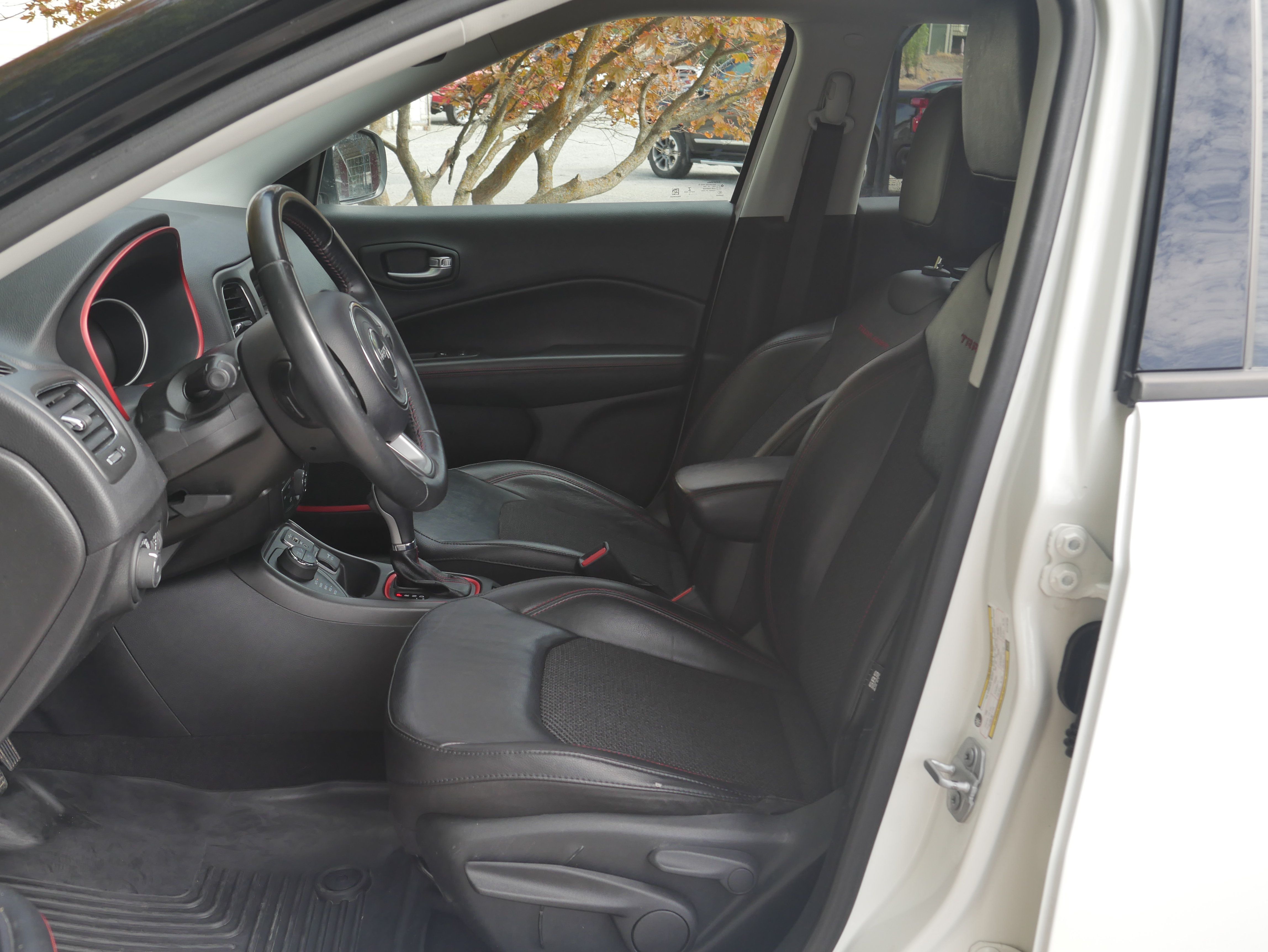 Used 2019 Jeep Compass Trailhawk AWD/4WD image 3