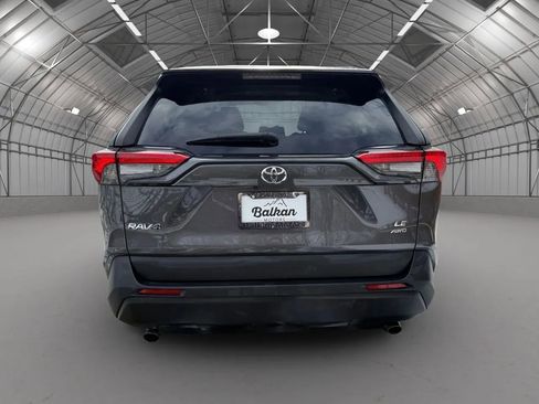 Used 2021 Toyota RAV4 LE image 6