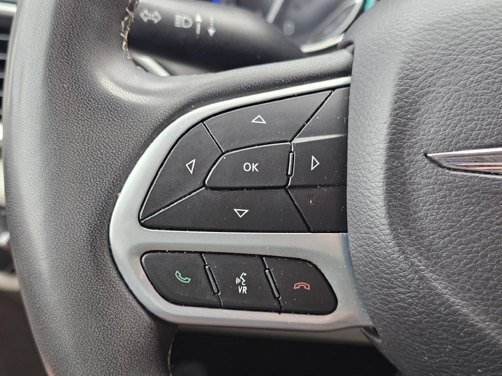 Used 2023 Chrysler Pacifica Touring-L FWD image 24