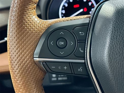 Used 2022 Toyota Avalon Limited image 22