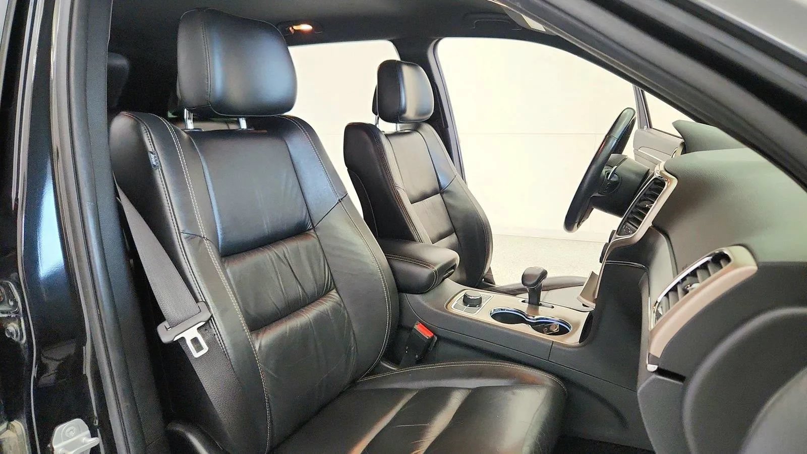 Used 2015 Jeep Grand Cherokee Limited w/ Trailer Tow Group IV AWD/4WD image 33