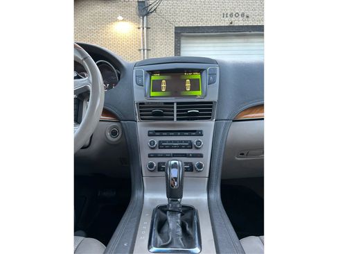 Used 2010 Lincoln MKT AWD image 19
