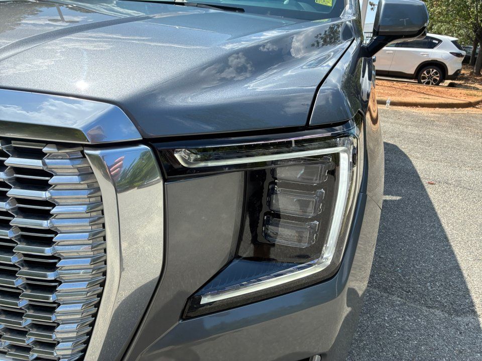 Used 2021 GMC Yukon XL Denali w/ Denali Premium Package AWD/4WD image 26